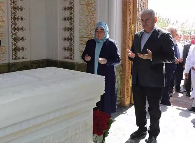 İmam Buhari ve İmam Maturudi'nin Türbelerini Ziyaret Etti