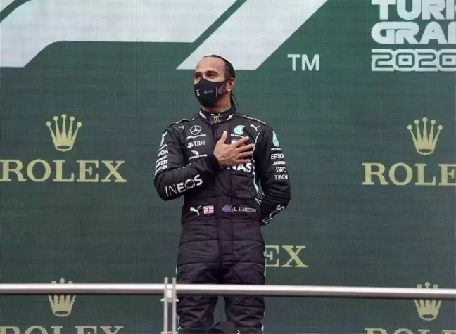 Formula 1 şampiyonu Lewis Hamilton'a şövalye unvanı verildi