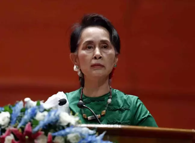 Myanmar'ın devrik lideri Suu Kyi ve ekonomi danışmanı Turnell'e 3'er yıl hapis
