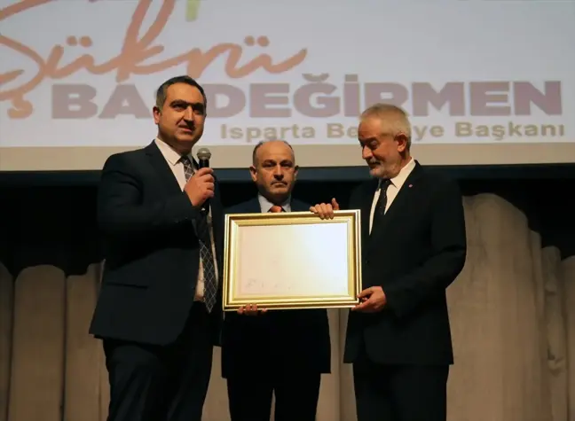 Şükrü Başdeğirmen, Isparta Belediye Başkanı olarak mazbatasını aldı