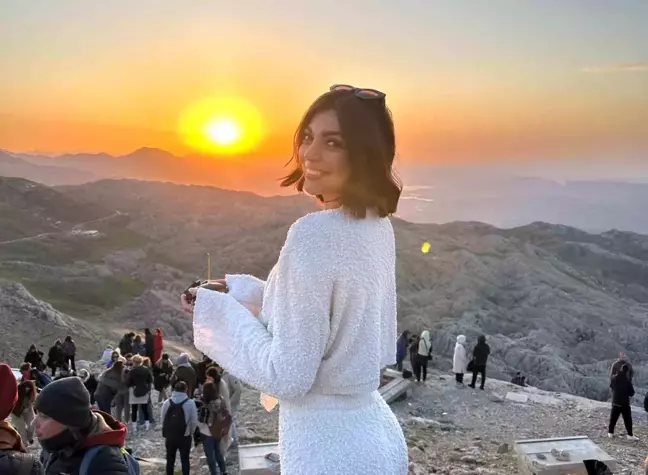 Türk Hava Yolları Hostesi Kudret Giray, Doğum Gününü Nemrut Dağı'nda Kutladı
