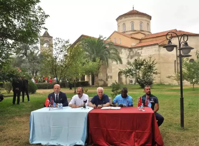 Trabzonspor'da Zargo Toure Sözleşme İmzaladı