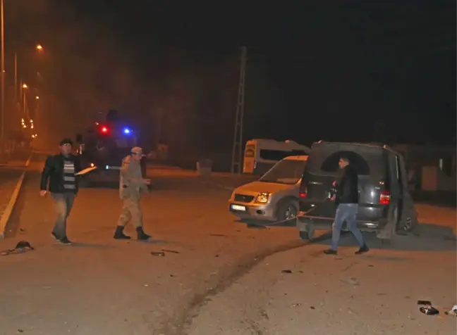 Iğdır'da Minibüs ile Hafif Ticari Araç Çarpıştı: 10 Yaralı
