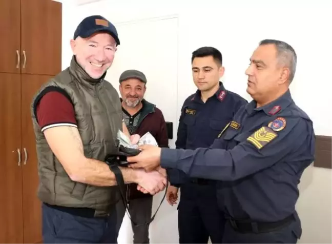 Jandarma, içinde para olan çantayı bulup, sahibine teslim etti