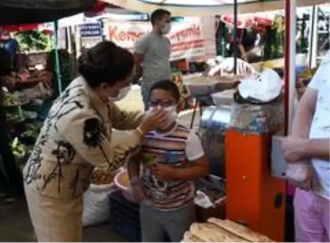 Uşak'ta Vali Funda Kocabıyık koronavirüs denetimlerine katıldı