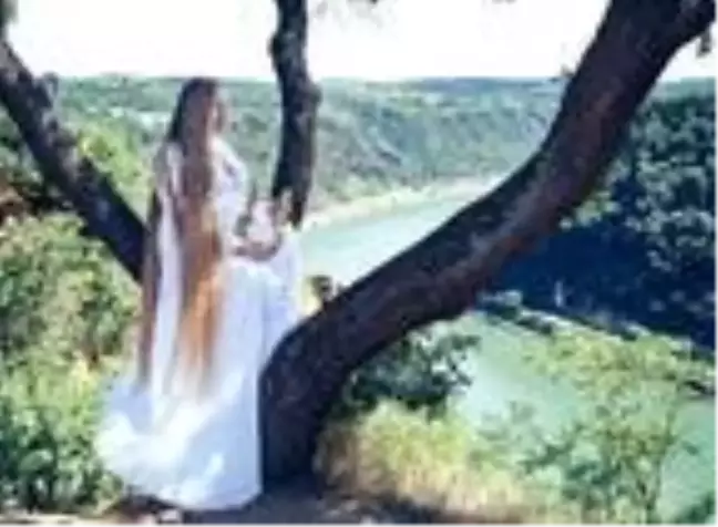 Gerçek Rapunzel Almanya'da bulundu: 16 yaşından beri saçını uzatıyor