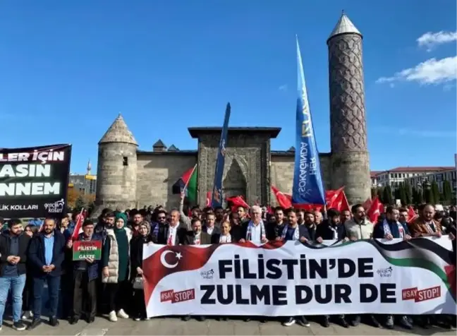 AK Parti Erzurum Gençlik Kolları İsrail'in Gaze'ye yönelik saldırılarını protesto etti