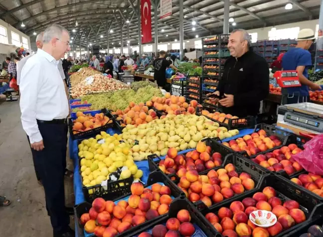 Amasya Valisi İstasyon Semt Pazarı'nda Esnafları Ziyaret Etti