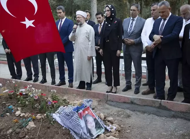 Diyanet Başkanı Erbaş, İsrail tarafından katledilen Ayşenur Ezgi Eygi'nin ailesine taziye ziyaretinde bulundu