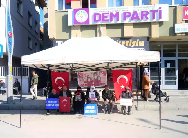 Muş'ta Ailelerin Dağa Kaçırılan Çocukları İçin Eylemi Devam Ediyor