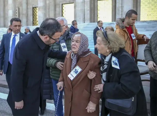Bakan Kasapoğlu Ünlü'nün Ailesine Taziyede Bulundu