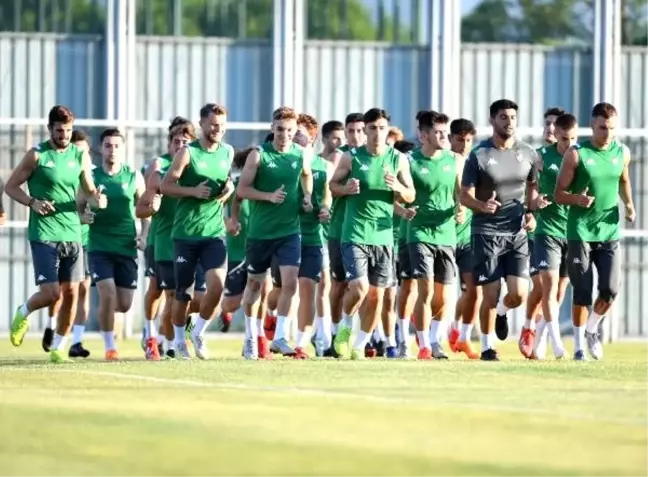 Bursaspor hazırlıklarına altyapıdan çıkardığı gençlerle başladı