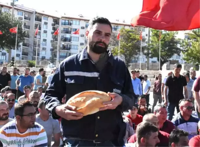 Sivas'ta maaşlarını alamayan işçiler kent merkezinde eylem yaptı