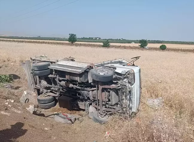 Şanlıurfa'da Kamyonet ile Panelvanın Çarpışması Sonucu 1 Kişi Öldü, 2 Kişi Yaralandı