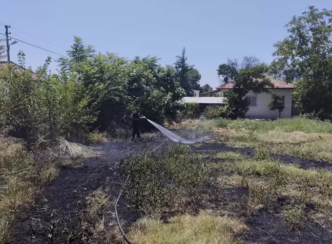 Erzin'de otluk alanda çıkan yangın söndürüldü