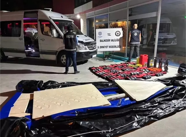 Balıkesir'de Yasa Dışı Göçmen Operasyonu: 17 Göçmen Yakalandı