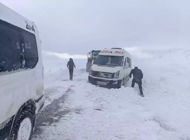 Van'da Kar ve Tipi Nedeniyle Mahsur Kalan Öğrenciler Kurtarıldı