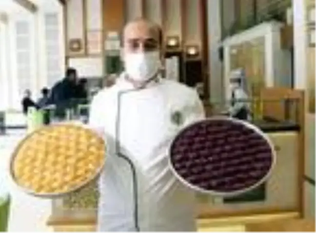 Gaziantep'te yapılan mor baklava yoğun talep