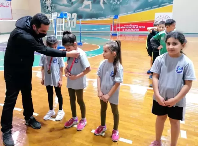 Manisa'da Tıp Bayramı Badminton Turnuvası tamamlandı
