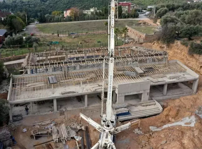 Dilovası'nda stad ve havuz çalışmaları devam ediyor