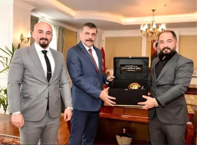 Akarsu Şirketler Grubu Yöneticileri Erzurum Valisi'ni ziyaret etti
