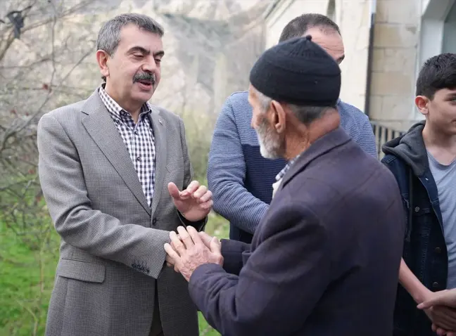 Milli Eğitim Bakanı Yusuf Tekin Erzurum'da Bayram Namazı Kıldı