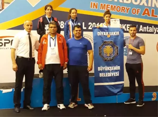 Gaziantepli Kick Bokscular 13 Madalya ile Döndü