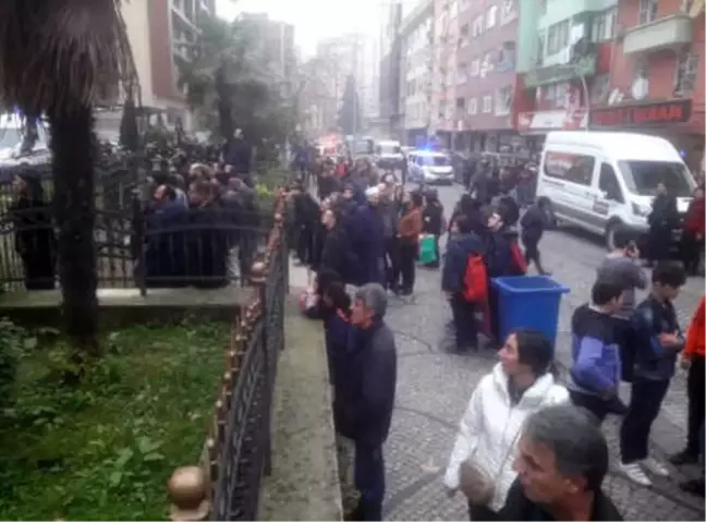 Rize'de Lisenin Çatısı Yandı