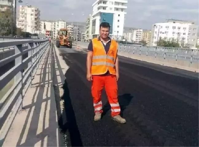 Asfaltlama yaparken silindirin altında can verdi