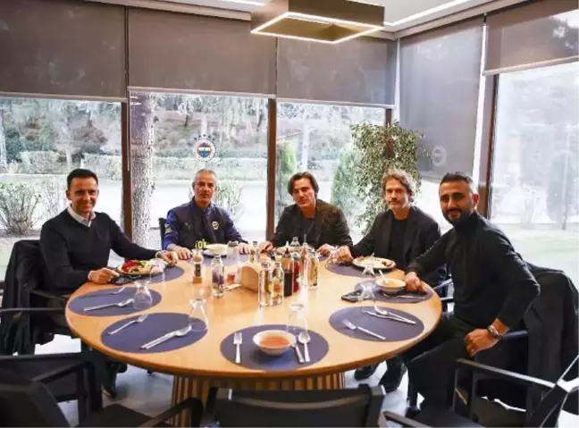 A Milli Futbol Takımı Teknik Direktörü ve Yardımcı Antrenörler Fenerbahçe'yi ziyaret etti