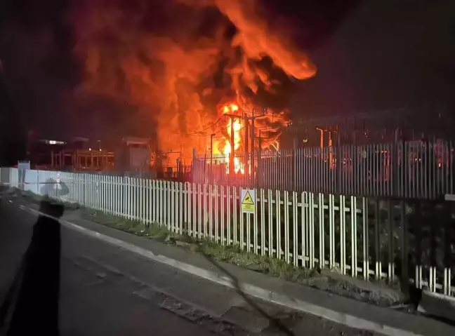 Londra'da Trafo Yangını, Heathrow Havalimanı Operasyonlarını Durdurdu