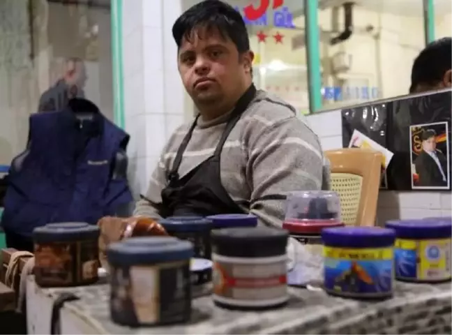 Down sendromlu Ramazan, 17 yıldır ayakkabı boyuyor