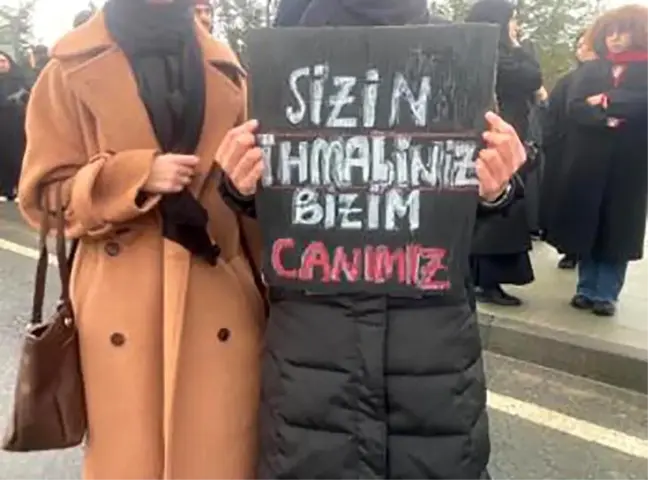 İbn-i Haldun Üniversitesi öğrencisi trafik kazasında hayatını kaybetti