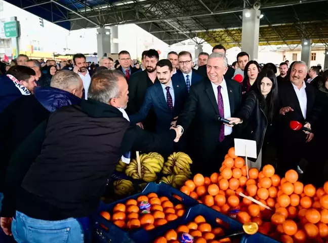 Mansur Yavaş, Keklikpınarı Pazar Yeri'nde Esnaf ve Vatandaşlarla Buluştu