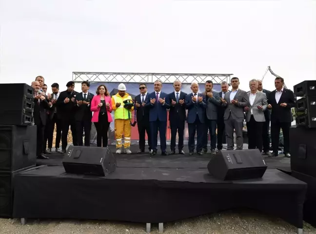 Muratlı ilçesinde hayırsever Kemal Darcan tarafından yaptırılacak 20 derslikli ortaokulun temeli atıldı