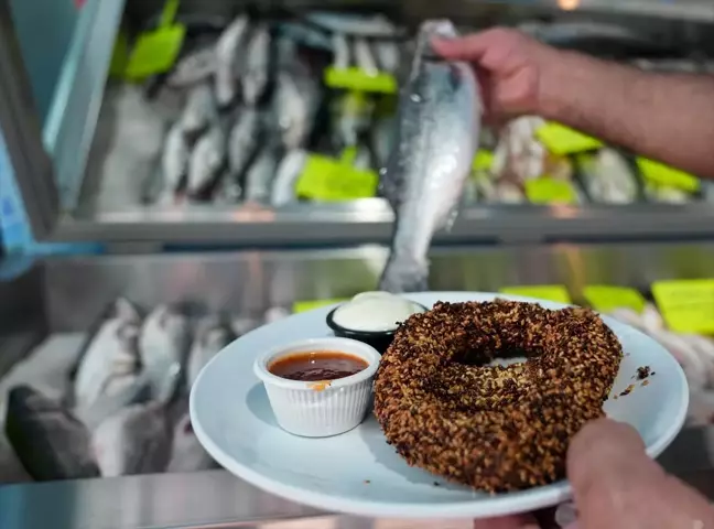 İzmir'de Balık Restoranı Levrek Gevrek İsmiyle Farklı Bir Lezzet Sunuyor