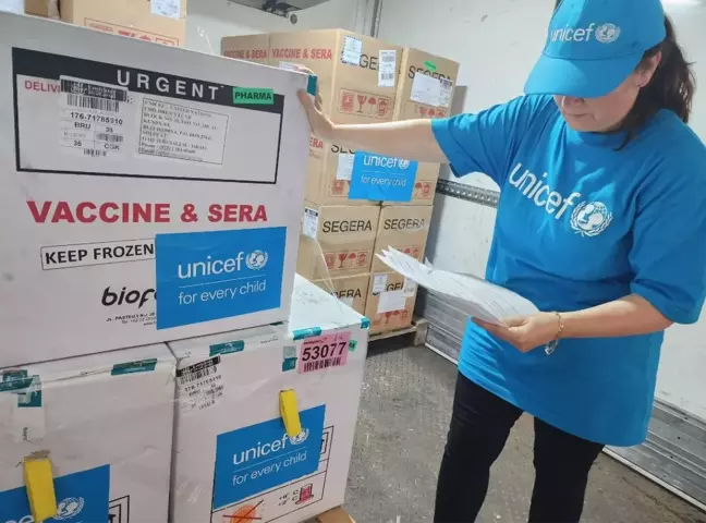 UNICEF, Gazze'ye 1.2 Milyon Doz Çocuk Felci Aşısı Gönderiyor