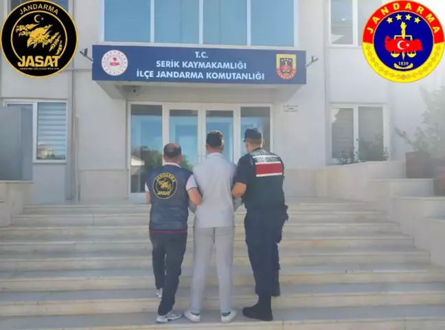 Antalya'da Jandarma Dedektifleri 215 Aranan Şahsı Yakaladı