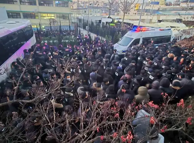 Güney Kore Devlet Başkanı Yoon Suk Yeol Tutuklandı