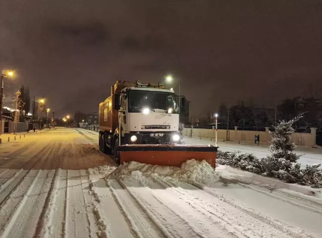 Van, Hakkari, Muş ve Bitlis'te Yoğun Kar Yağışı Ulaşımı Olumsuz Etkiledi