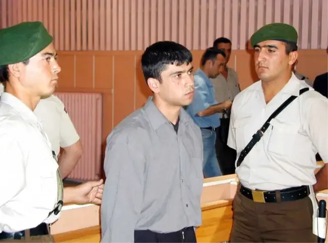 Seri Katil Duruşmada Titredi, Boynunu Büktü,