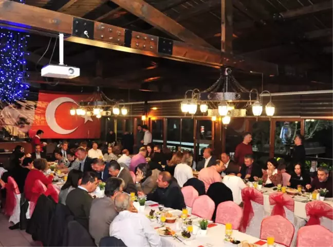 Balçova'da Emekli Olan Öğretmenlere Teşekkür Yemeği