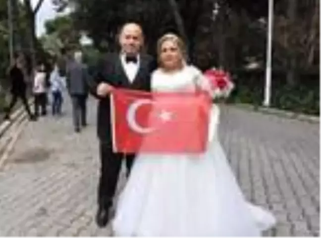 Nikahları kıyılan çiftler buruk mutluluk yaşadı