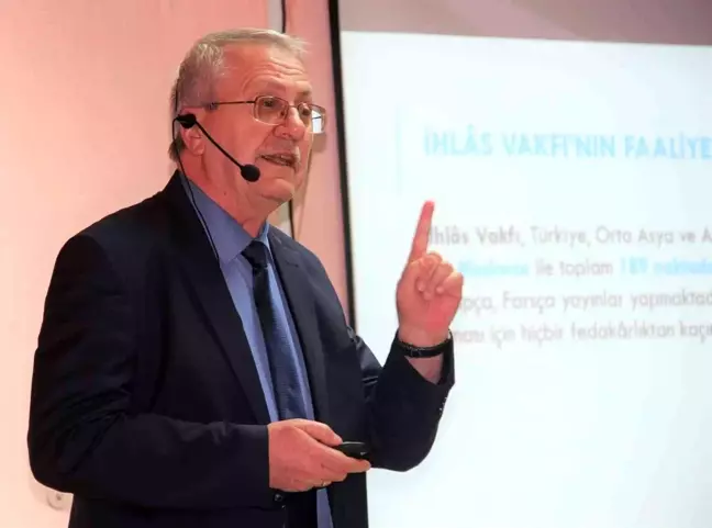 Mahmut Kemal Aydın, Kütahya'da İhlas Vakfı gönüllüleriyle bir araya geldi