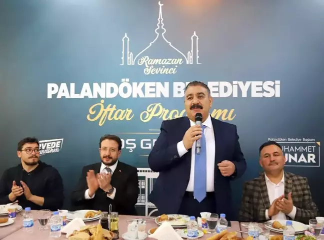 Başkan Sunar'dan gençlere iftar yemeği