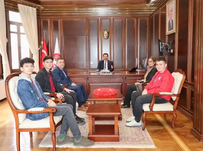 Hatay Valisi Mustafa Masatlı, Dörtyol Süleyman Demirel Anadolu Lisesi öğrencilerini kabul etti