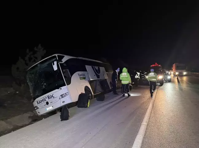 Afyonkarahisar'da yolcu otobüsü kaza yaptı: 4 yaralı