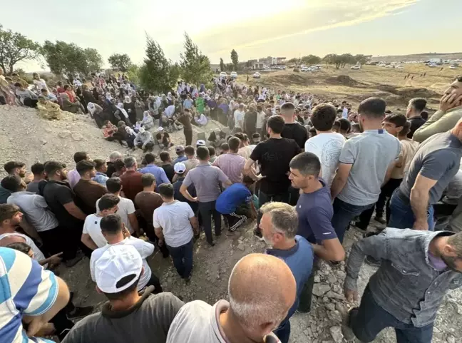 Mazıdağı'nda anız yangınında hayatını kaybeden 8 vatandaş toprağa verildi