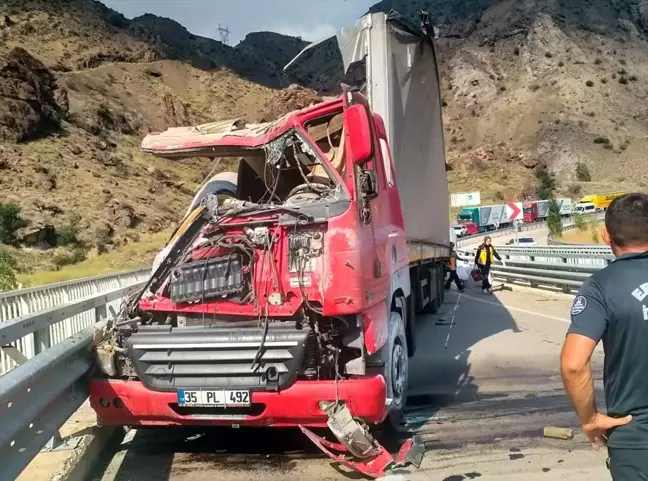 Erzurum'da tır kazası: Sürücü hayatını kaybetti