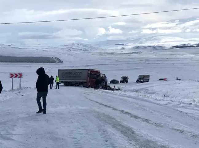 Ardahan'da Buzlanma Nedeniyle Tır Kazası